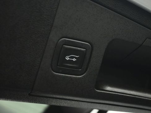 Used 2019 Cadillac XT4 Sport w/ Cold Weather Package FWD image 65