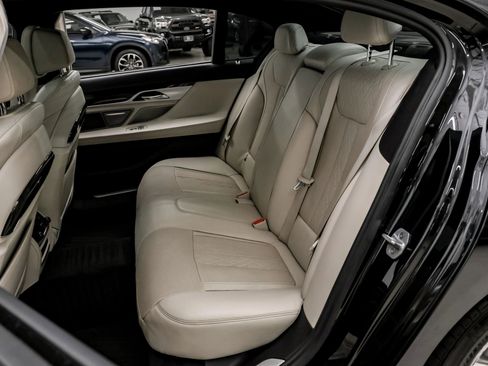 Used 2018 BMW 750i image 36