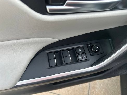 Used 2019 Toyota RAV4 XLE Premium FWD image 9
