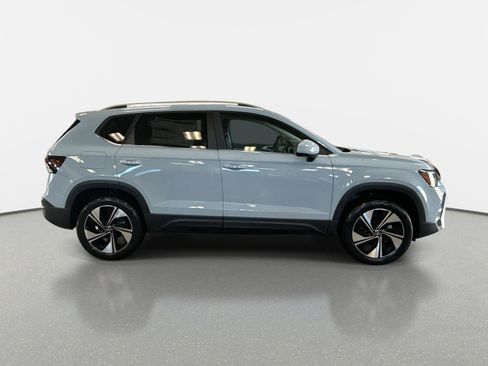 New 2025 Volkswagen Taos SE image 4