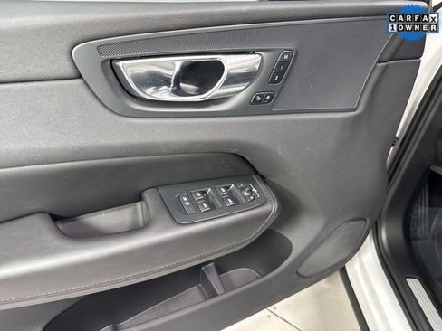Used 2025 Volvo XC60 B5 Plus image 10