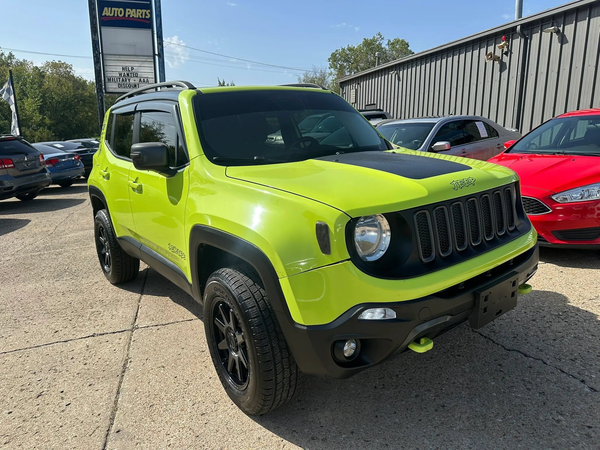 Used 2017 Jeep Renegade Trailhawk w/ Trailer Tow Group AWD/4WD image 3