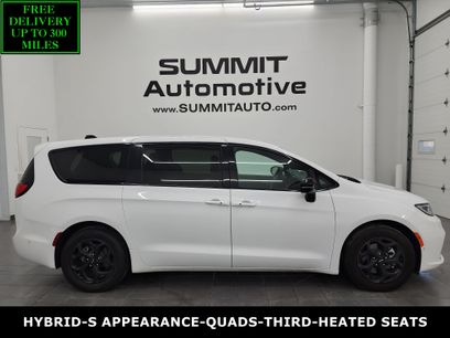 Used 2024 Chrysler Pacifica Limited