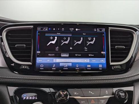 Used 2025 Chrysler Pacifica Select image 27