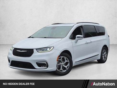 Used 2022 Chrysler Pacifica Limited FWD image 1