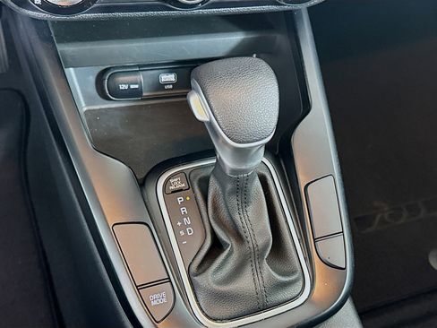 Used 2025 Kia Soul LX w/ LX Technology Package FWD image 24