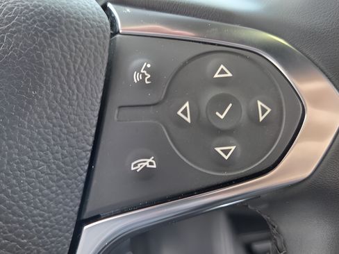 Used 2023 Chevrolet Traverse RS FWD image 25