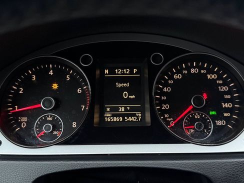 Used 2010 Volkswagen CC Sport image 24