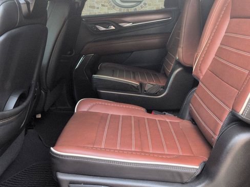 Used 2023 GMC Yukon XL Denali Ultimate AWD/4WD image 15