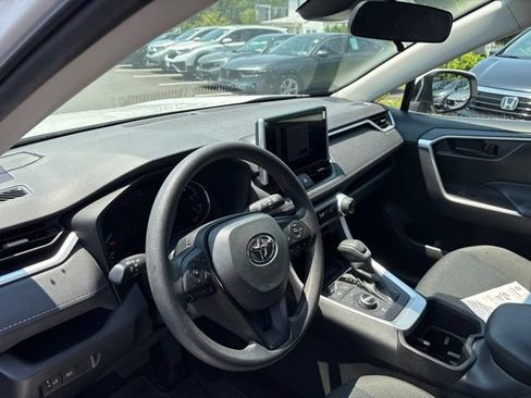 Used 2023 Toyota RAV4 LE AWD/4WD image 10