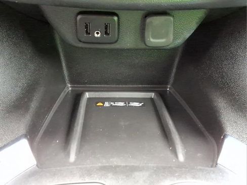 Used 2023 Chevrolet Traverse LT FWD image 22