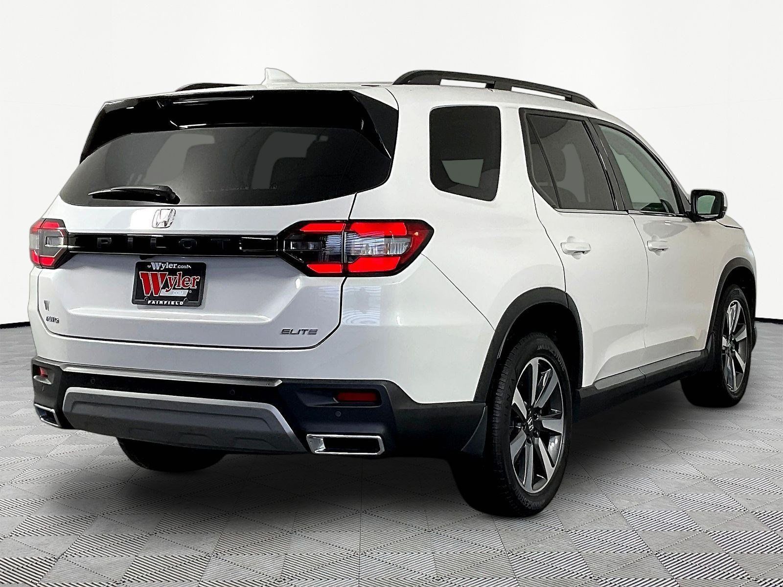 Used 2025 Honda Pilot Elite image 14