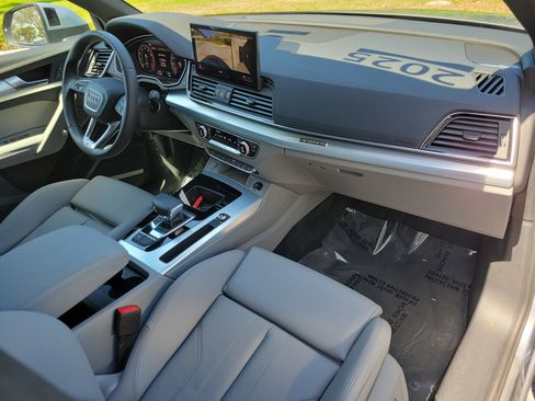 Certified 2025 Audi Q5 2.0T Premium Plus image 11