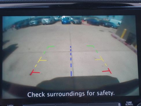 Used 2021 Nissan Titan SV w/ SV Convenience Package image 19