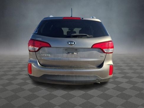 Used 2015 Kia Sorento LX image 3