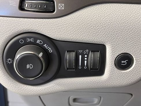 Used 2021 Jeep Cherokee Latitude Lux w/ Comfort/Convenience Group image 25