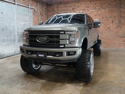 Used 2019 Ford F250 Platinum w/ Platinum Ultimate Package image 6