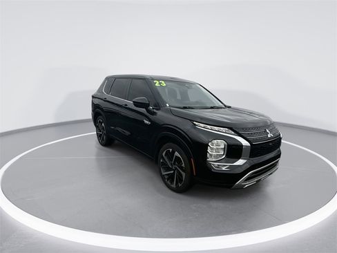 New 2023 Mitsubishi Outlander SE image 2