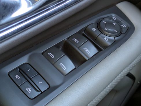 Used 2021 GMC Yukon SLT w/ SLT Luxury Plus Package image 24