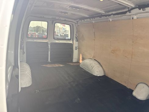 Used 2022 Chevrolet Express 2500 Extended RWD image 16