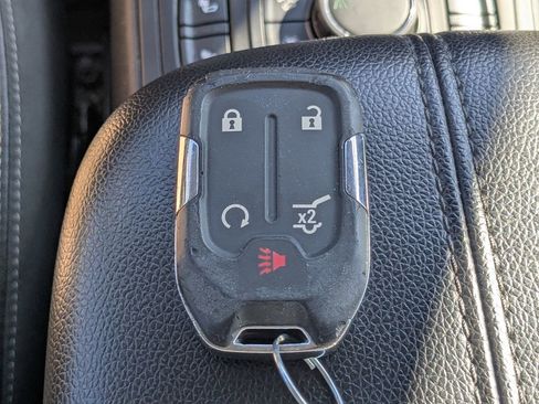 Used 2024 GMC Terrain SLT image 29