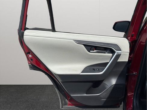 Used 2020 Toyota RAV4 Limited FWD image 41