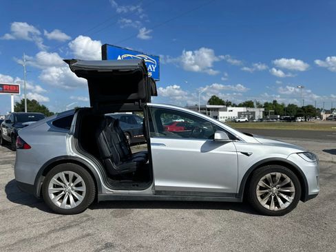 Used 2018 Tesla Model X 100D AWD/4WD image 8