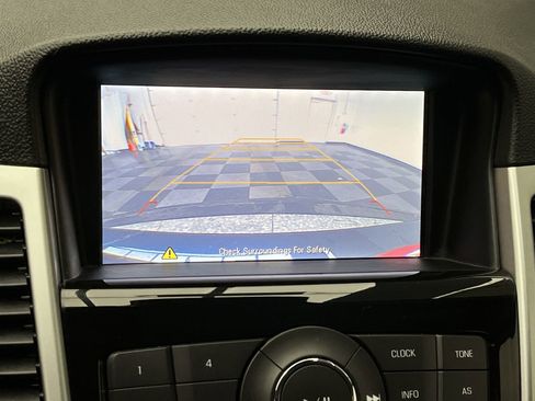 Used 2015 Chevrolet Cruze LT image 5