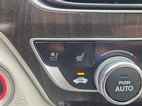 Used 2018 Honda Accord Touring image 11