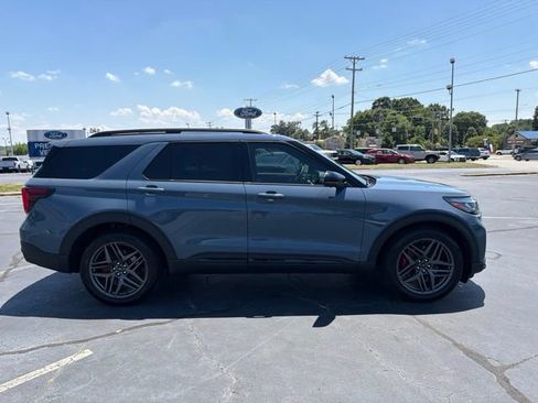 Used 2025 Ford Explorer ST w/ Sun And Sound Package AWD/4WD image 8