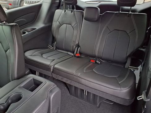 New 2026 Chrysler Pacifica Select FWD image 6
