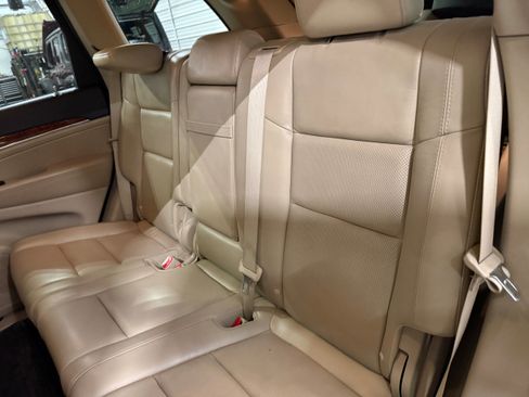 Used 2013 Jeep Grand Cherokee Limited w/ Luxury Group II image 24