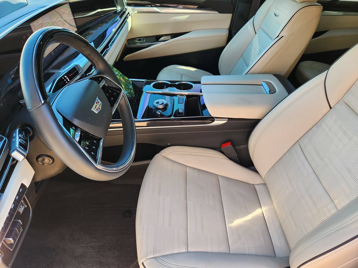 Used 2025 Cadillac Escalade Sport w/ Touring Package AWD/4WD image 31