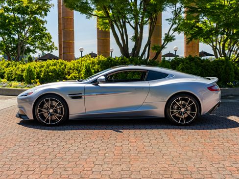 Used 2014 Aston Martin Vanquish Coupe RWD image 32