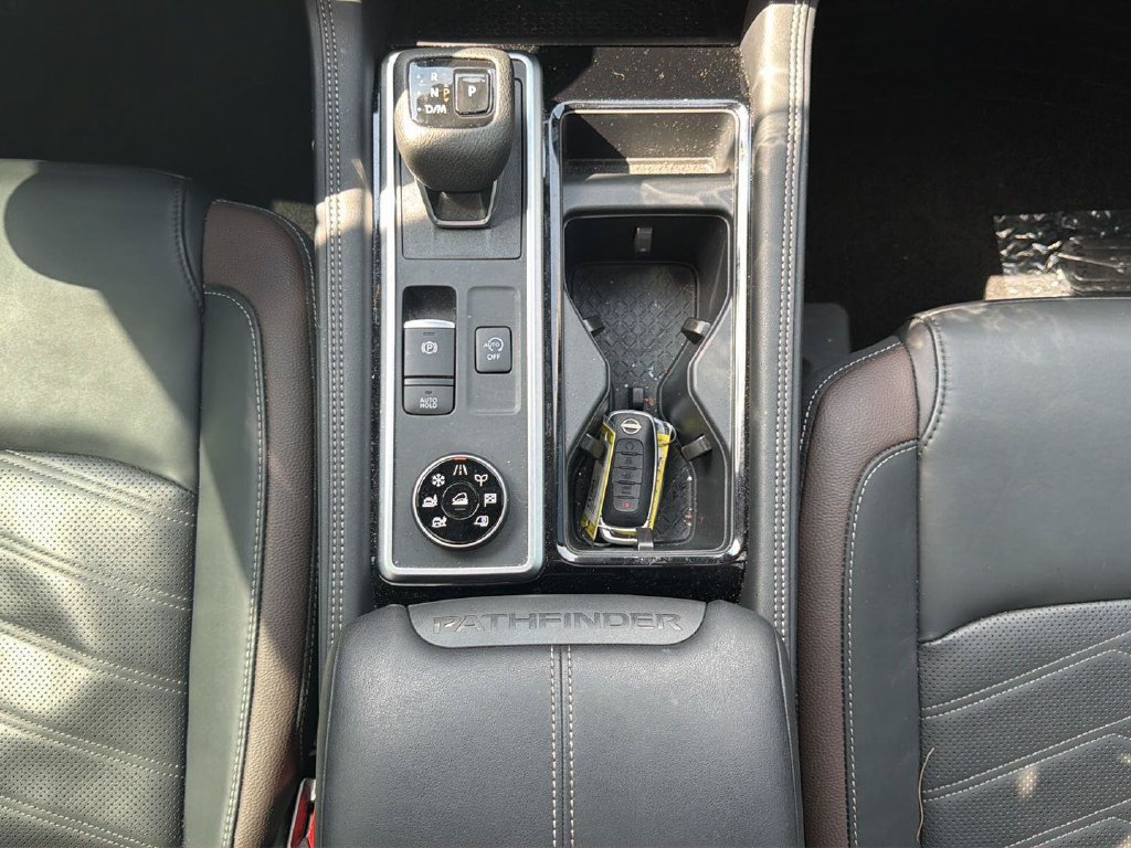 Used 2025 Nissan Pathfinder Platinum AWD/4WD image 25