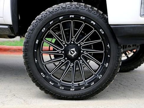 Used 2021 GMC Sierra 2500 Denali w/ Denali Ultimate Package AWD/4WD image 2