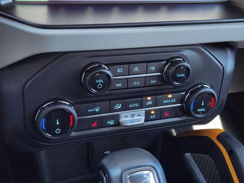 Used 2022 Ford Bronco Badlands image 21