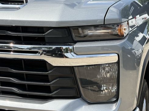 Used 2025 Chevrolet Silverado 2500 LT w/ Convenience Package AWD/4WD image 9