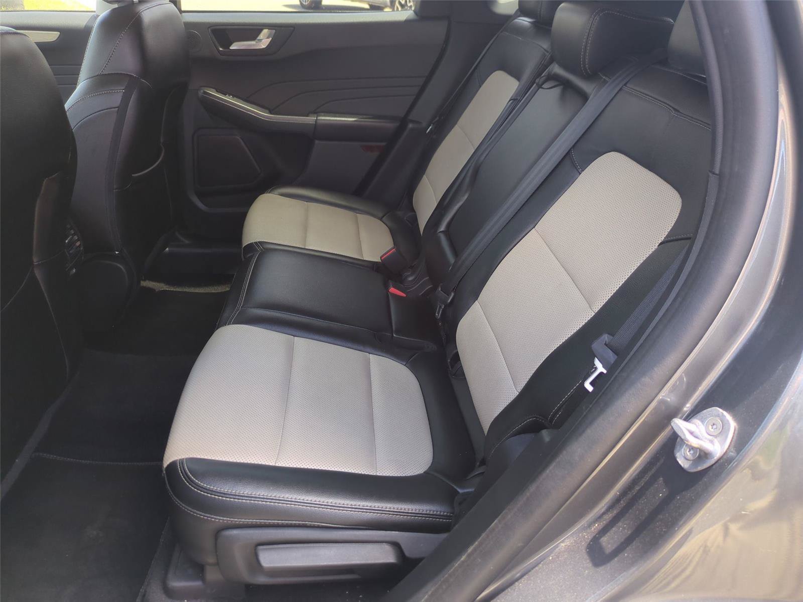Used 2022 Ford Escape Titanium w/ Titanium Elite Package AWD/4WD image 34