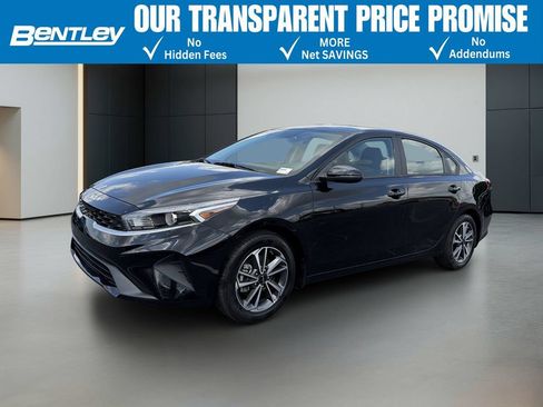 Used 2023 Kia Forte LXS w/ LXS Technology Package FWD image 1