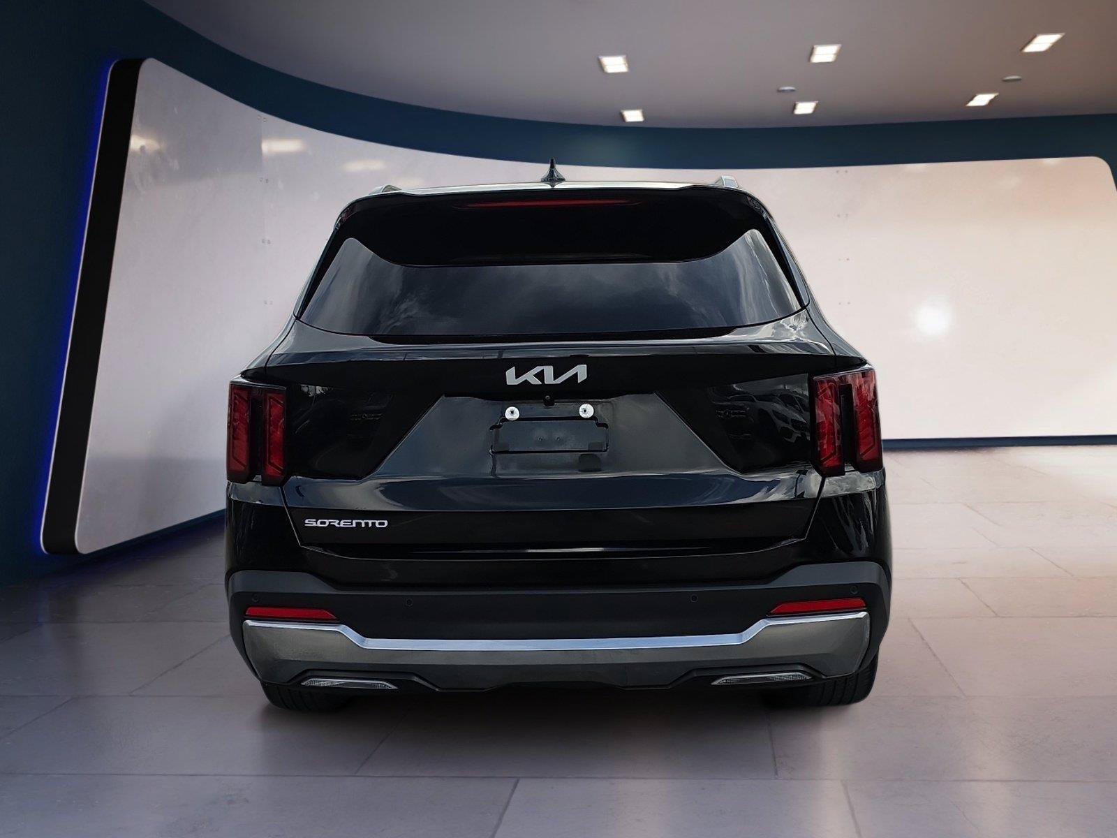 Used 2025 Kia Sorento S FWD image 4
