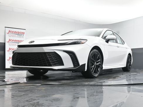 New 2026 Toyota Camry SE image 31