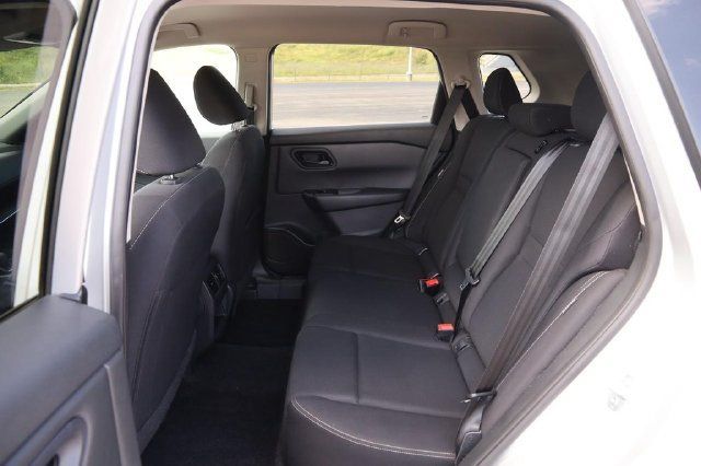 Used 2024 Nissan Rogue S FWD image 9