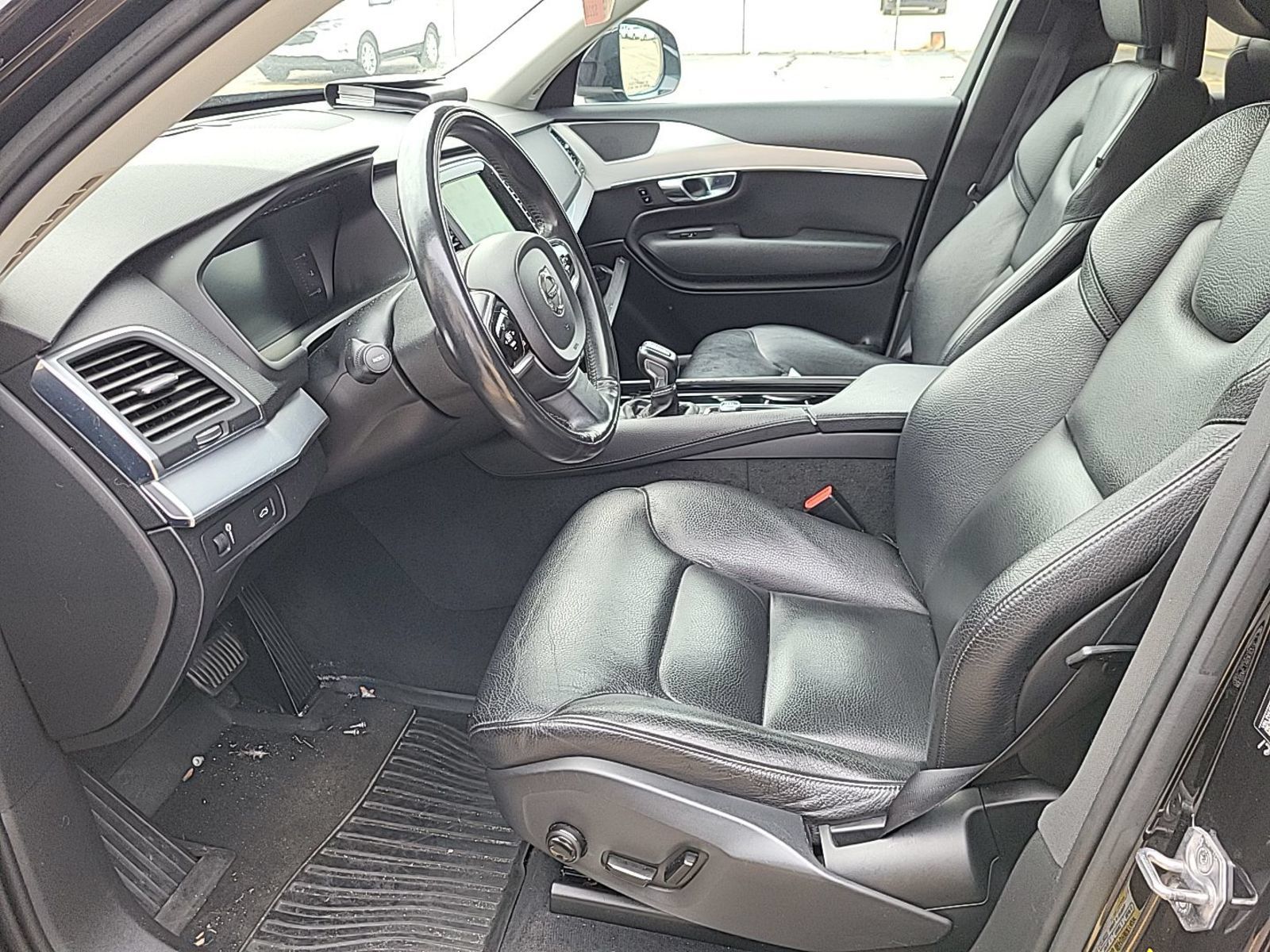 Used 2018 Volvo XC90 T5 Momentum w/ Convenience Package AWD/4WD image 6