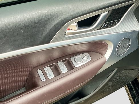 Used 2022 Genesis G70 2.0T w/ Prestige Package image 18