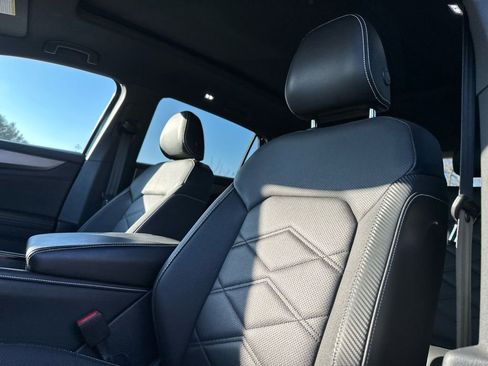 Used 2024 Volkswagen Atlas Cross Sport SE w/ Panoramic Sunroof Package image 14