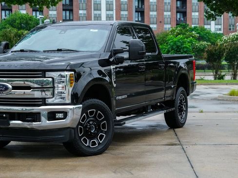 Used 2019 Ford F250 Lariat w/ Lariat Ultimate Package AWD/4WD image 9