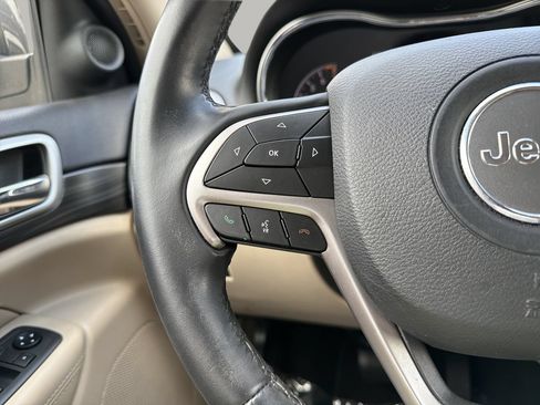 Used 2019 Jeep Grand Cherokee Laredo RWD image 25