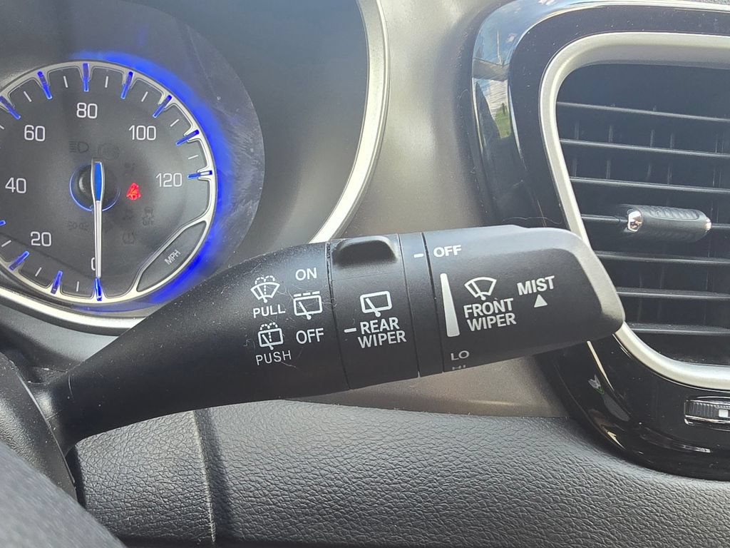 Used 2023 Chrysler Pacifica Touring-L FWD image 30