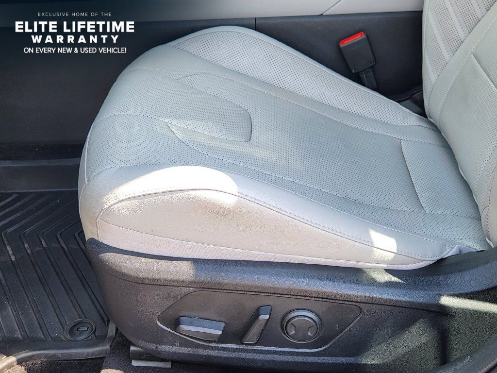 Used 2023 Hyundai Elantra Limited FWD image 24